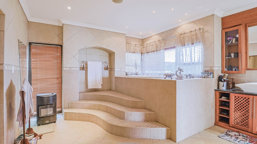 5 Bedroom Property for Sale in Birdwood Estate North West